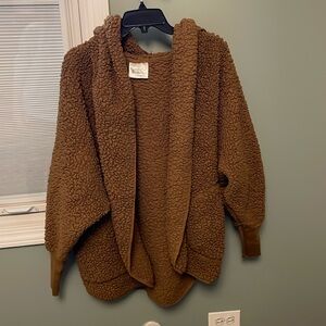 Nordic beach teddy camel brown cardigan. 1 size